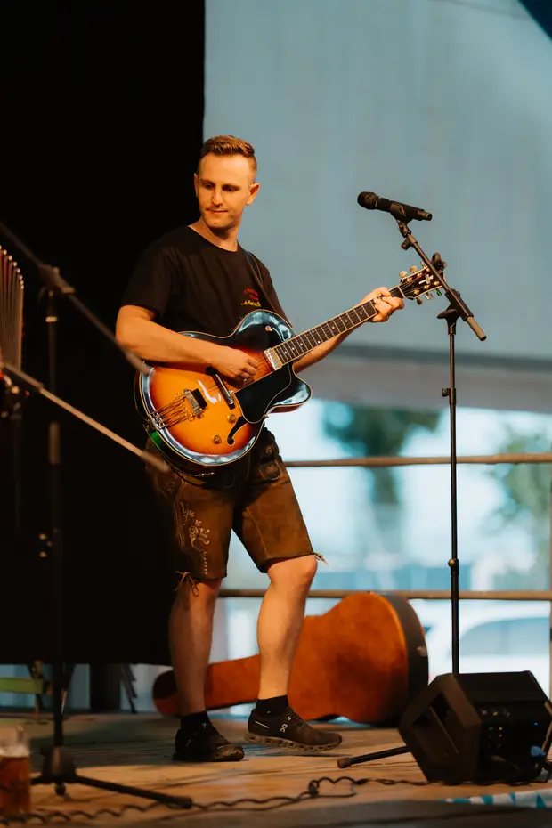 Schmalzlerfest Perlesreut 2025 Sonntag: Schnupferwettbewerb, Verlosung, d Noudnigln Foto 2501626