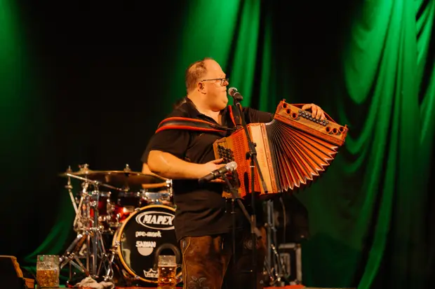 Schmalzlerfest Perlesreut 2025 Sonntag: Schnupferwettbewerb, Verlosung, d Noudnigln Foto 2501628