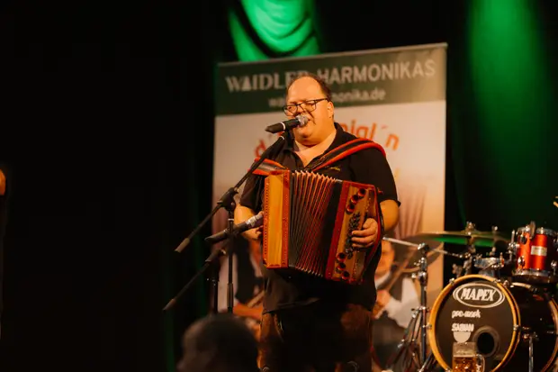 Schmalzlerfest Perlesreut 2025 Sonntag: Schnupferwettbewerb, Verlosung, d Noudnigln Foto 2501629