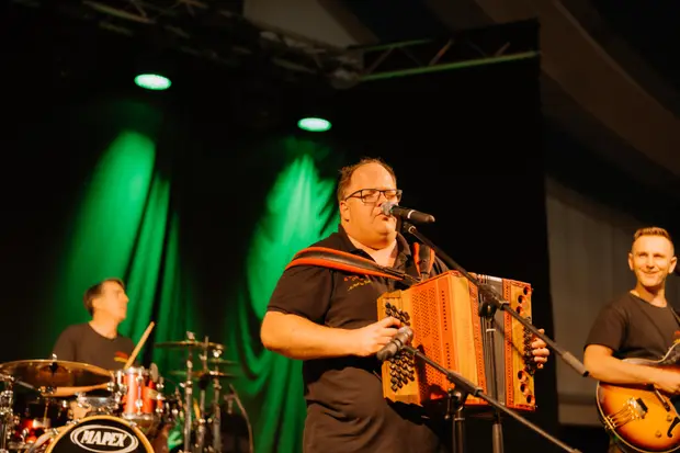 Schmalzlerfest Perlesreut 2025 Sonntag: Schnupferwettbewerb, Verlosung, d Noudnigln Foto 2501638