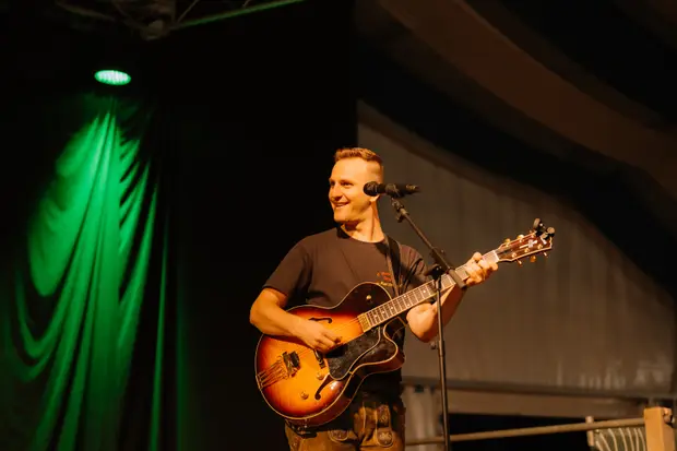 Schmalzlerfest Perlesreut 2025 Sonntag: Schnupferwettbewerb, Verlosung, d Noudnigln Foto 2501639