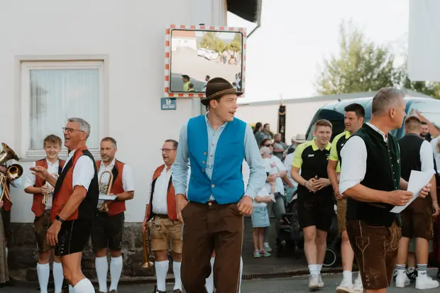Schmalzlerfest Perlesreut 2026 Umzug, Bieranstich, Perlesreuter BleMUSI Foto 2601642
