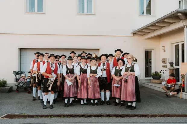 Schmalzlerfest Perlesreut 2026 Umzug, Bieranstich, Perlesreuter BleMUSI Foto 2601643