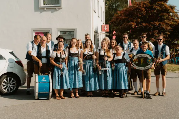 Schmalzlerfest Perlesreut 2026 Umzug, Bieranstich, Perlesreuter BleMUSI Foto 2601647