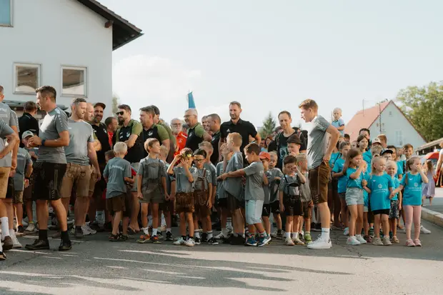 Schmalzlerfest Perlesreut 2026 Umzug, Bieranstich, Perlesreuter BleMUSI Foto 2601650