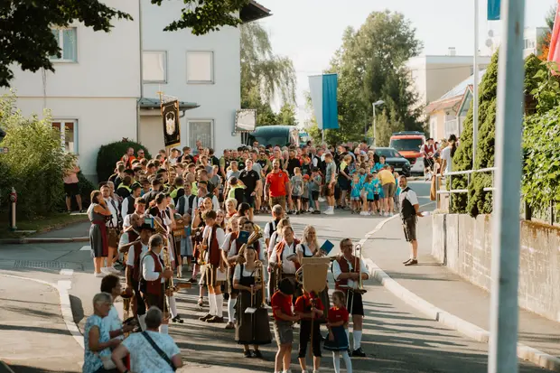 Schmalzlerfest Perlesreut 2026 Umzug, Bieranstich, Perlesreuter BleMUSI Foto 2601655