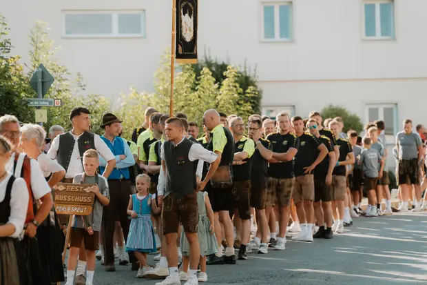 Schmalzlerfest Perlesreut 2026 Umzug, Bieranstich, Perlesreuter BleMUSI Foto 2601658