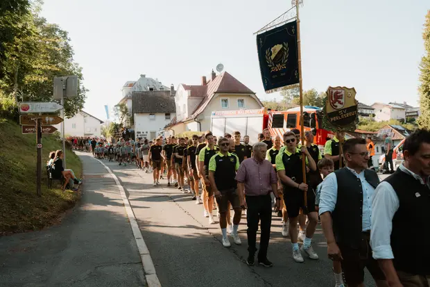 Schmalzlerfest Perlesreut 2026 Umzug, Bieranstich, Perlesreuter BleMUSI Foto 2601663