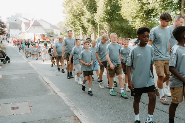 Schmalzlerfest Perlesreut 2026 Umzug, Bieranstich, Perlesreuter BleMUSI Foto 2601664