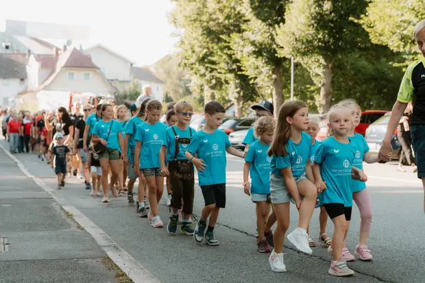 Schmalzlerfest Perlesreut 2026 Umzug, Bieranstich, Perlesreuter BleMUSI Foto 2601667