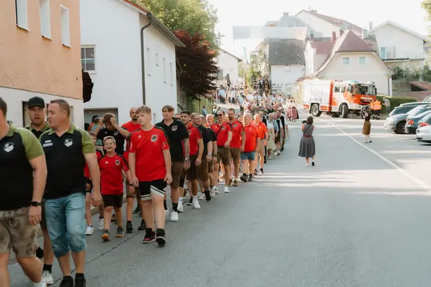 Schmalzlerfest Perlesreut 2026 Umzug, Bieranstich, Perlesreuter BleMUSI Foto 2601669