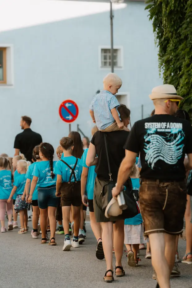 Schmalzlerfest Perlesreut 2026 Umzug, Bieranstich, Perlesreuter BleMUSI Foto 2601670