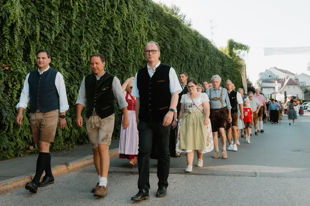 Schmalzlerfest Perlesreut 2026 Umzug, Bieranstich, Perlesreuter BleMUSI Foto 2601671