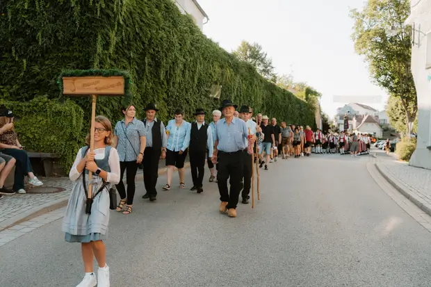 Schmalzlerfest Perlesreut 2026 Umzug, Bieranstich, Perlesreuter BleMUSI Foto 2601674