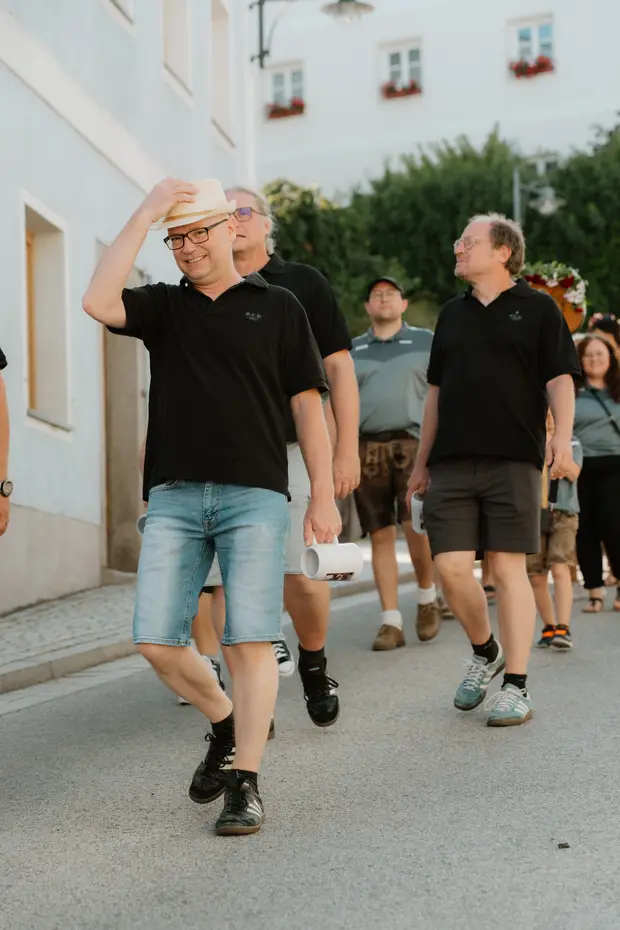 Schmalzlerfest Perlesreut 2026 Umzug, Bieranstich, Perlesreuter BleMUSI Foto 2601677
