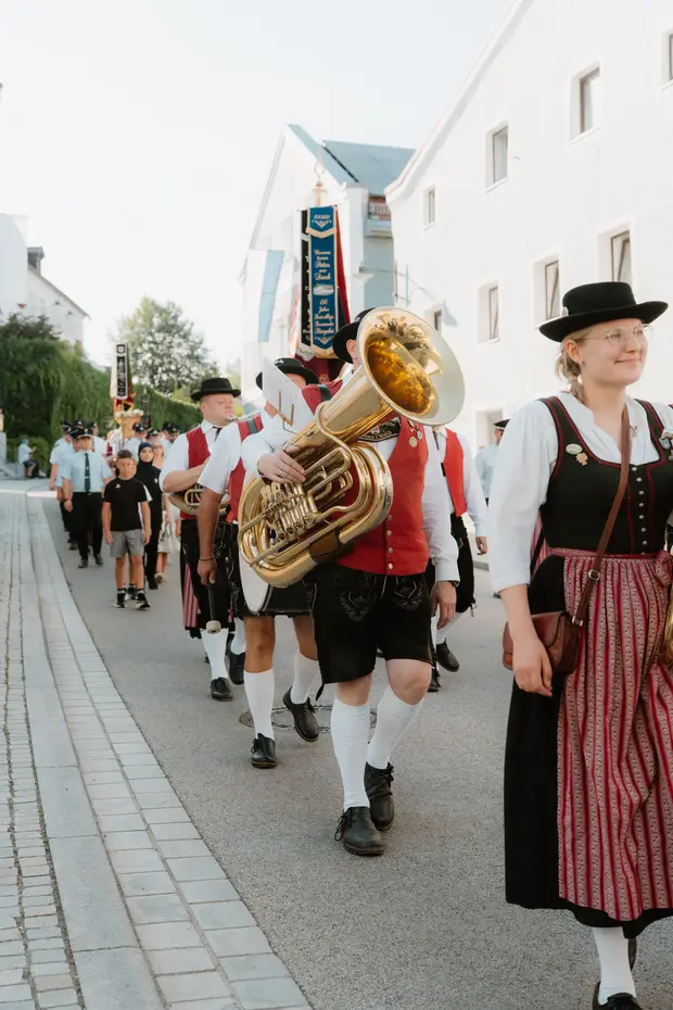 Schmalzlerfest Perlesreut 2026 Umzug, Bieranstich, Perlesreuter BleMUSI Foto 2601681