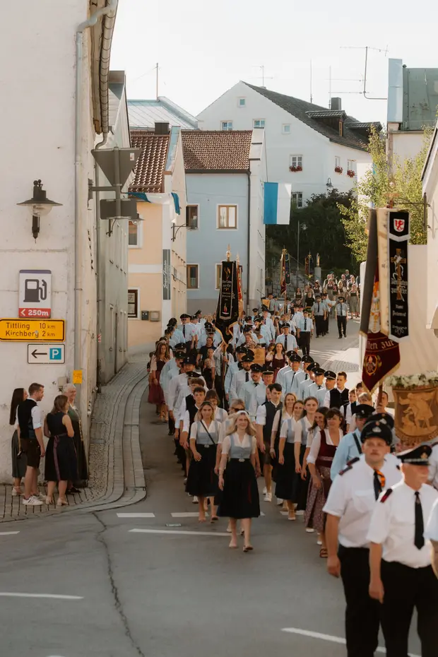 Schmalzlerfest Perlesreut 2026 Umzug, Bieranstich, Perlesreuter BleMUSI Foto 2601684