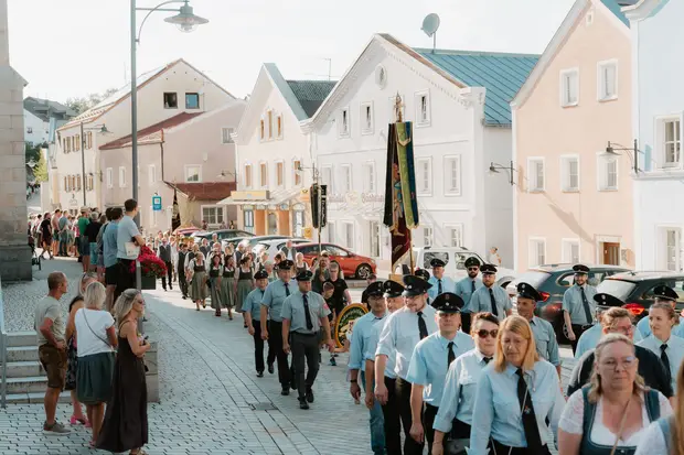 Schmalzlerfest Perlesreut 2026 Umzug, Bieranstich, Perlesreuter BleMUSI Foto 2601691