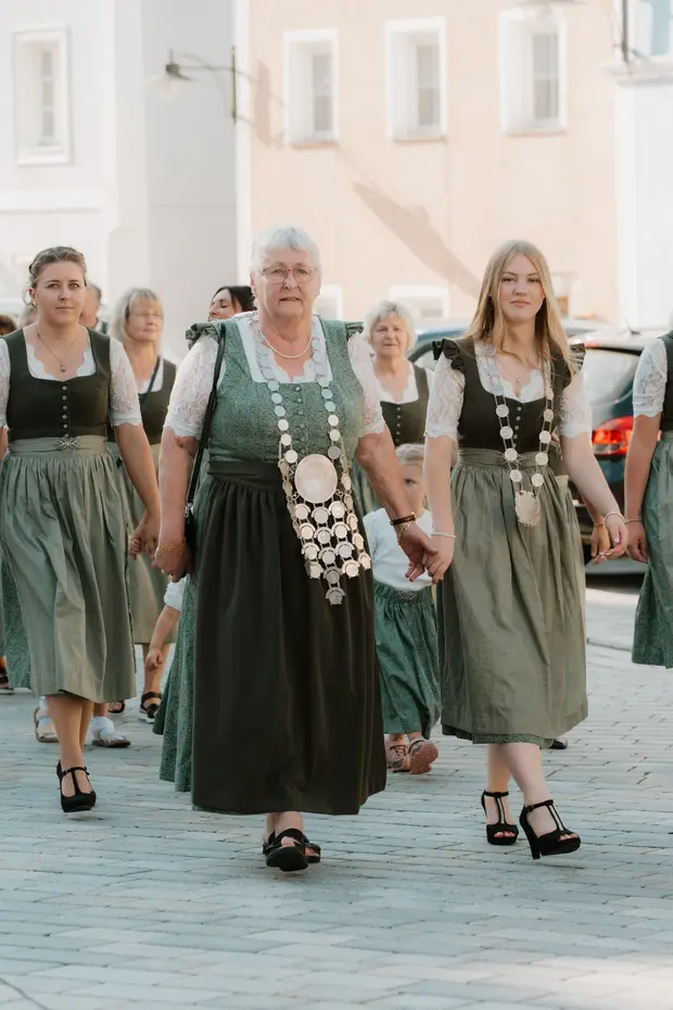 Schmalzlerfest Perlesreut 2026 Umzug, Bieranstich, Perlesreuter BleMUSI Foto 2601692