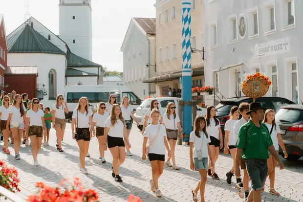 Schmalzlerfest Perlesreut 2026 Umzug, Bieranstich, Perlesreuter BleMUSI Foto 2601704