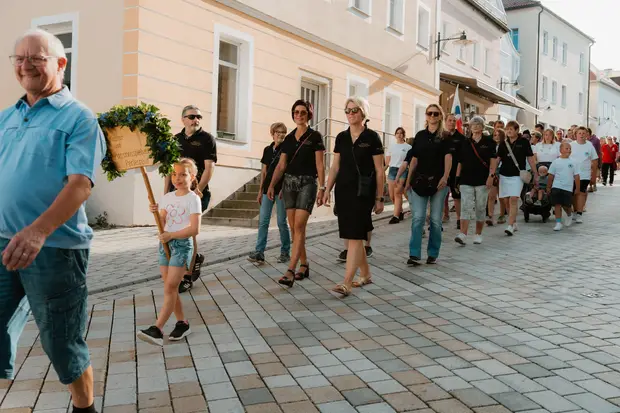 Schmalzlerfest Perlesreut 2026 Umzug, Bieranstich, Perlesreuter BleMUSI Foto 2601712