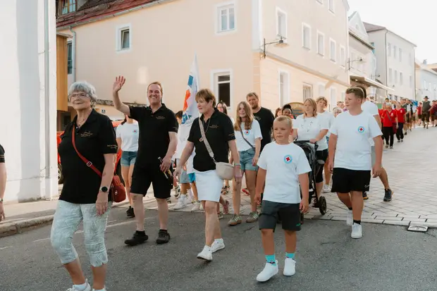 Schmalzlerfest Perlesreut 2026 Umzug, Bieranstich, Perlesreuter BleMUSI Foto 2601714