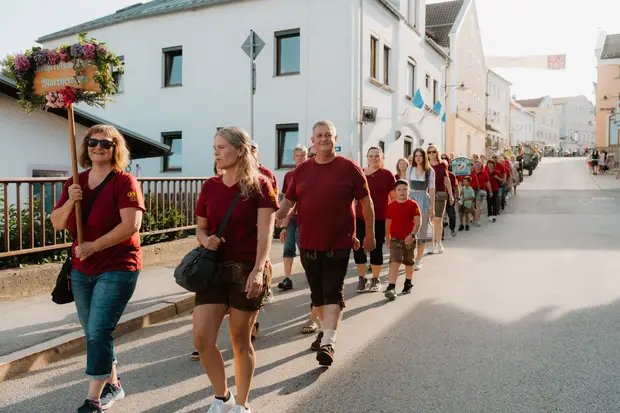 Schmalzlerfest Perlesreut 2026 Umzug, Bieranstich, Perlesreuter BleMUSI Foto 2601719