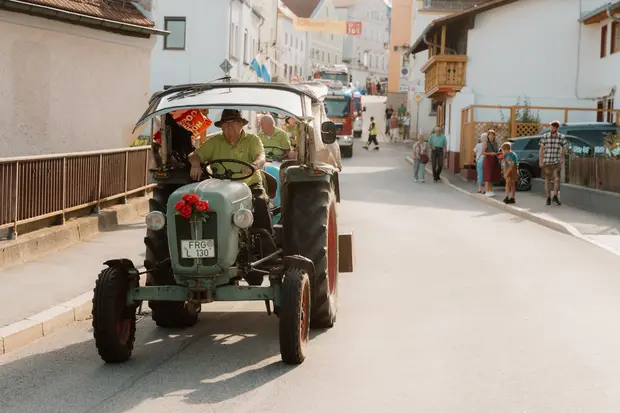 Schmalzlerfest Perlesreut 2026 Umzug, Bieranstich, Perlesreuter BleMUSI Foto 2601731