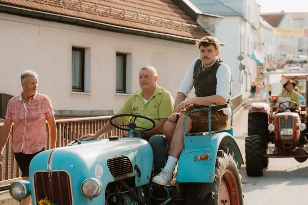 Schmalzlerfest Perlesreut 2026 Umzug, Bieranstich, Perlesreuter BleMUSI Foto 2601732