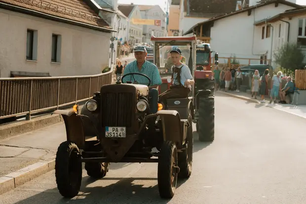 Schmalzlerfest Perlesreut 2026 Umzug, Bieranstich, Perlesreuter BleMUSI Foto 2601735