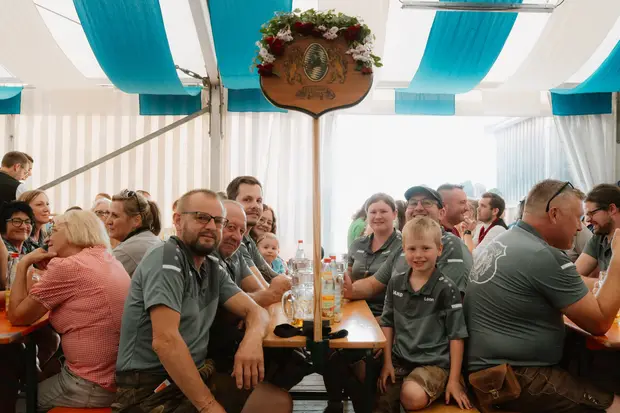 Schmalzlerfest Perlesreut 2026 Umzug, Bieranstich, Perlesreuter BleMUSI Foto 2601750