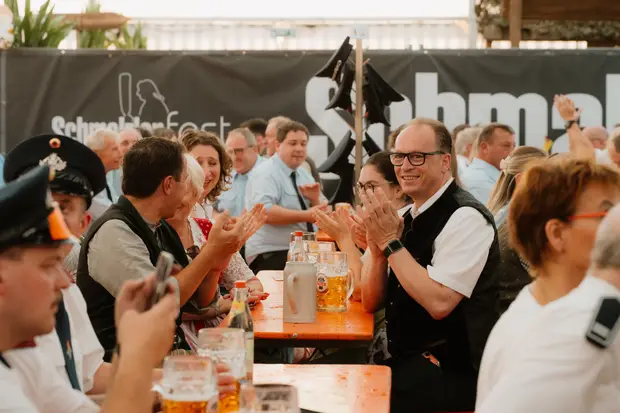 Schmalzlerfest Perlesreut 2026 Umzug, Bieranstich, Perlesreuter BleMUSI Foto 2601753