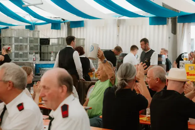 Schmalzlerfest Perlesreut 2026 Umzug, Bieranstich, Perlesreuter BleMUSI Foto 2601754