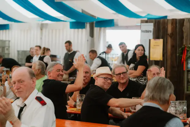 Schmalzlerfest Perlesreut 2026 Umzug, Bieranstich, Perlesreuter BleMUSI Foto 2601756