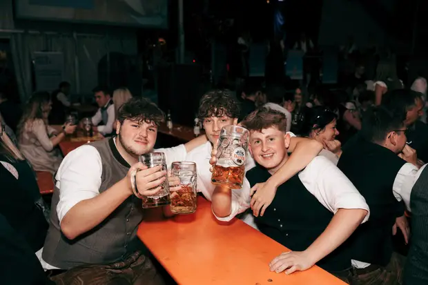 Schmalzlerfest Perlesreut 2026 Umzug, Bieranstich, Perlesreuter BleMUSI Foto 2601810