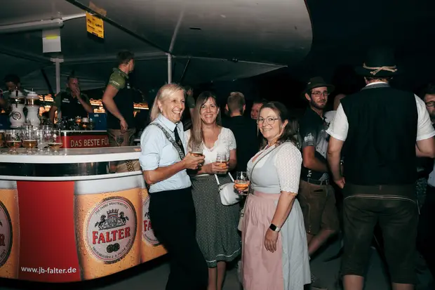 Schmalzlerfest Perlesreut 2026 Umzug, Bieranstich, Perlesreuter BleMUSI Foto 2601811