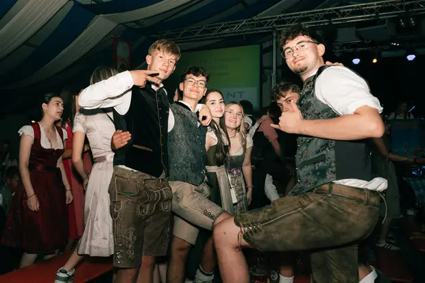 Schmalzlerfest Perlesreut 2026 Umzug, Bieranstich, Perlesreuter BleMUSI Foto 2601845