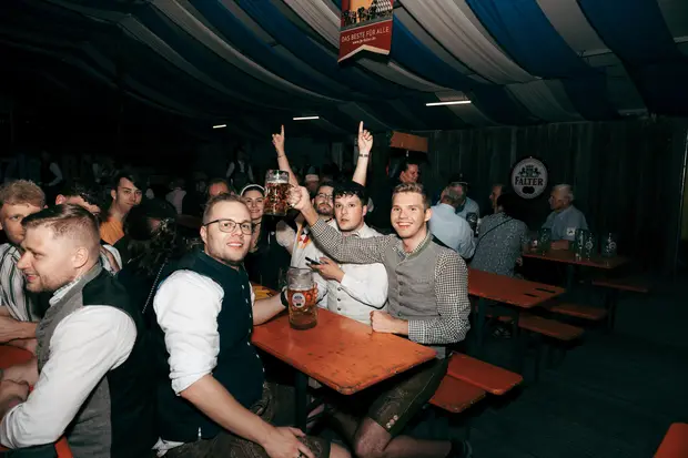 Schmalzlerfest Perlesreut 2026 Umzug, Bieranstich, Perlesreuter BleMUSI Foto 2601846