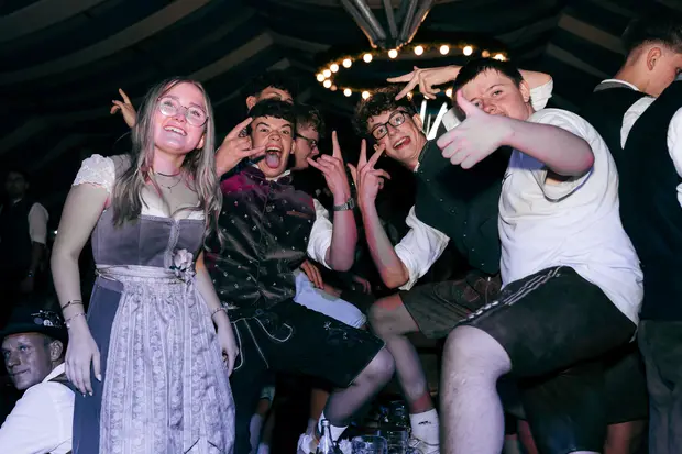 Schmalzlerfest Perlesreut 2026 Umzug, Bieranstich, Perlesreuter BleMUSI Foto 2601861