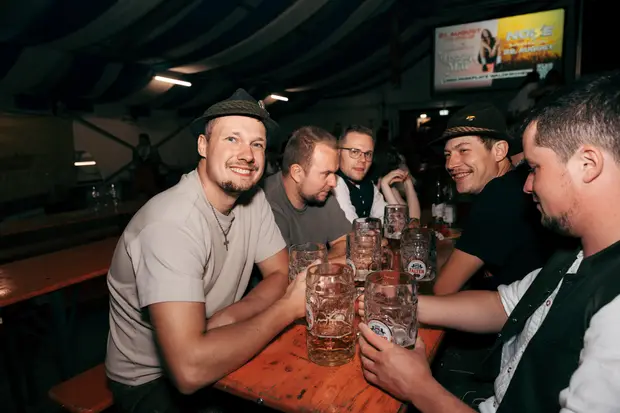 Schmalzlerfest Perlesreut 2026 Umzug, Bieranstich, Perlesreuter BleMUSI Foto 2601863