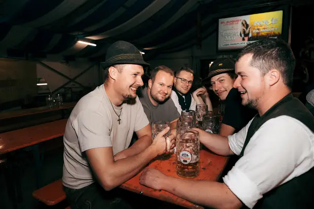 Schmalzlerfest Perlesreut 2026 Umzug, Bieranstich, Perlesreuter BleMUSI Foto 2601864