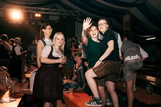 Schmalzlerfest Perlesreut 2026 Umzug, Bieranstich, Perlesreuter BleMUSI Foto 2601867