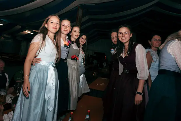 Schmalzlerfest Perlesreut 2026 Umzug, Bieranstich, Perlesreuter BleMUSI Foto 2601870
