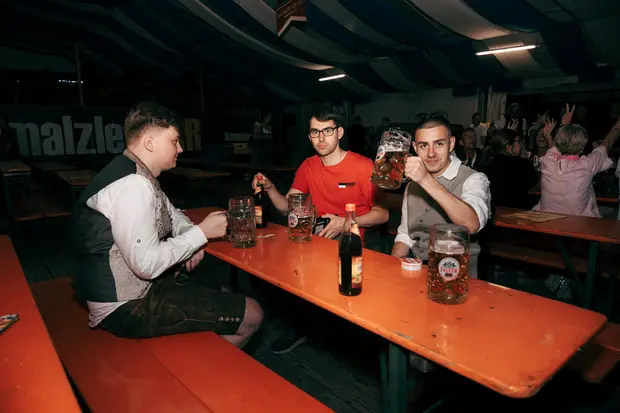 Schmalzlerfest Perlesreut 2026 Umzug, Bieranstich, Perlesreuter BleMUSI Foto 2601871