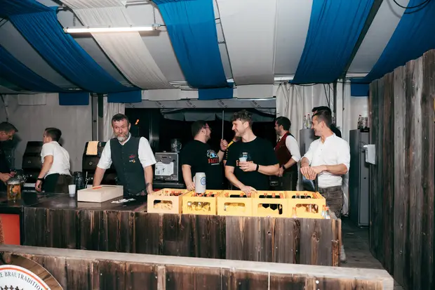 Schmalzlerfest Perlesreut 2026 Umzug, Bieranstich, Perlesreuter BleMUSI Foto 2601872