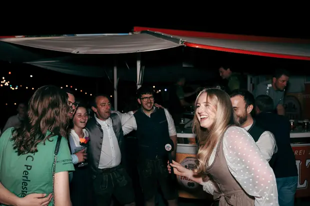 Schmalzlerfest Perlesreut 2026 Umzug, Bieranstich, Perlesreuter BleMUSI Foto 2601877