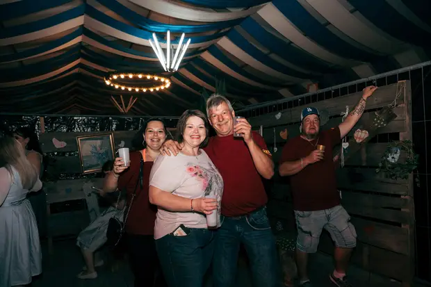 Schmalzlerfest Perlesreut 2026 Umzug, Bieranstich, Perlesreuter BleMUSI Foto 2601889