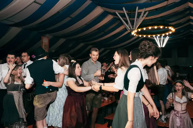 Schmalzlerfest Perlesreut 2026 Umzug, Bieranstich, Perlesreuter BleMUSI Foto 2601898