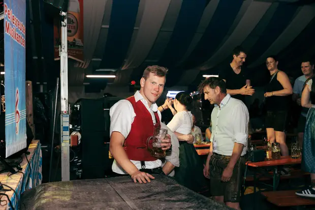 Schmalzlerfest Perlesreut 2026 Umzug, Bieranstich, Perlesreuter BleMUSI Foto 2601899