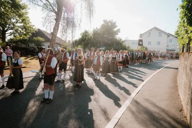 Schmalzlerfest Perlesreut 2026 Umzug, Bieranstich, Perlesreuter BleMUSI Foto 2601906